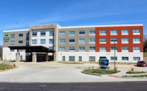 Holiday Inn Express & Suites - Warrensburg North, an IHG Hotel